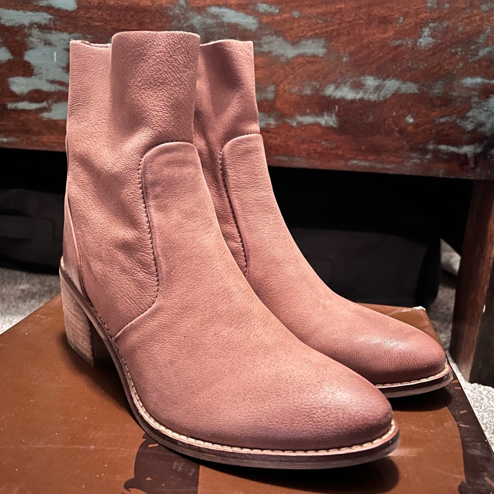 NEW Majes Boots (Size 7, Cognac) Diba True